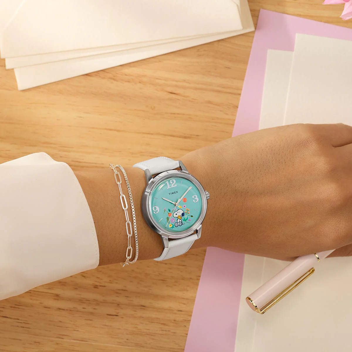 Q Timex x Peanuts Snoopy Flowers TW2Y68800 - Image 2